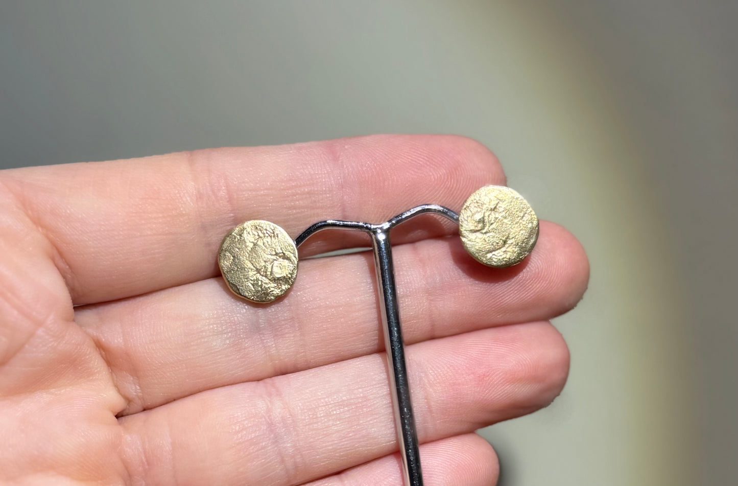 Luna studs in 9ct yellow gold