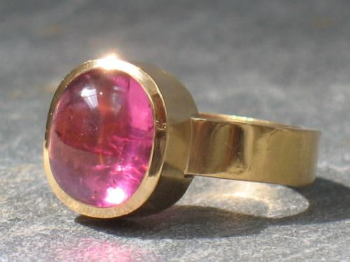 Pink tourmaline 22ct gold ring.