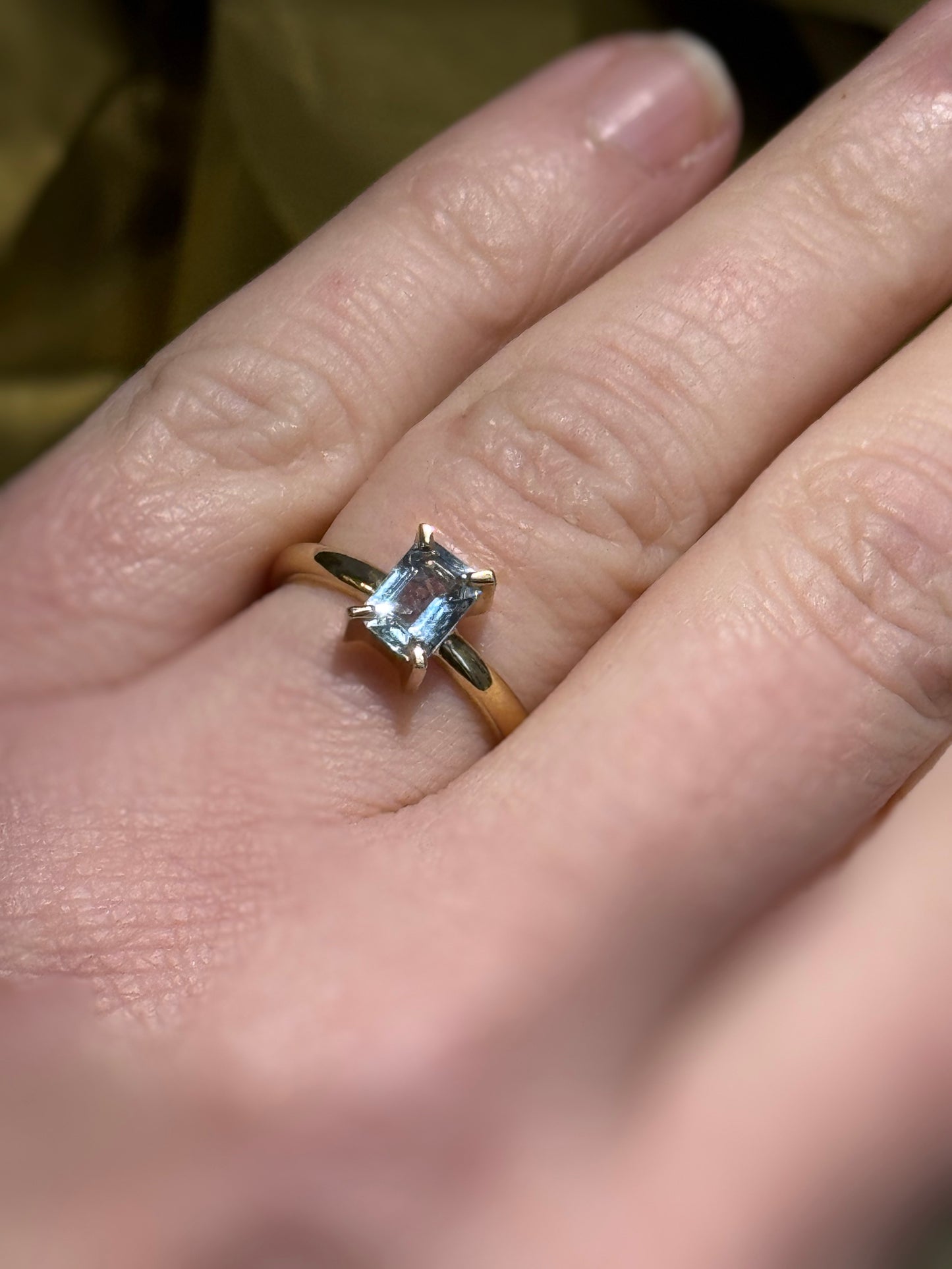 Aquamarine Claw yellow gold ring.