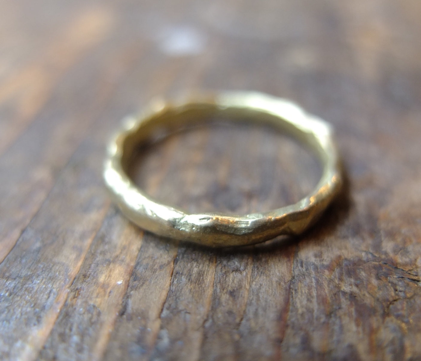 Organic 9ct white/yellow or Rose gold band.