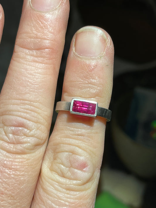Oblong Ruby Platinum ring